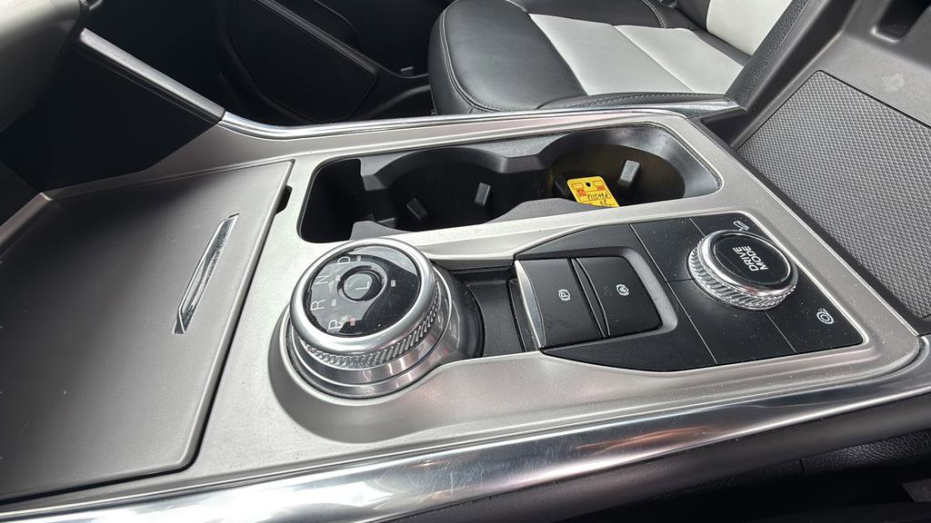 Used 2022 Ford Explorer XLT w/ Equipment Group 202A image 21