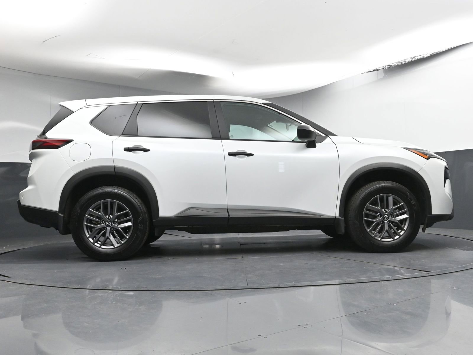 Used 2025 Nissan Rogue S image 22