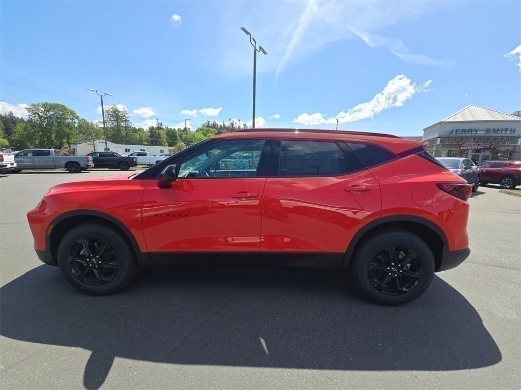 New 2025 Chevrolet Blazer LT w/ Midnight/Sport Edition image 16