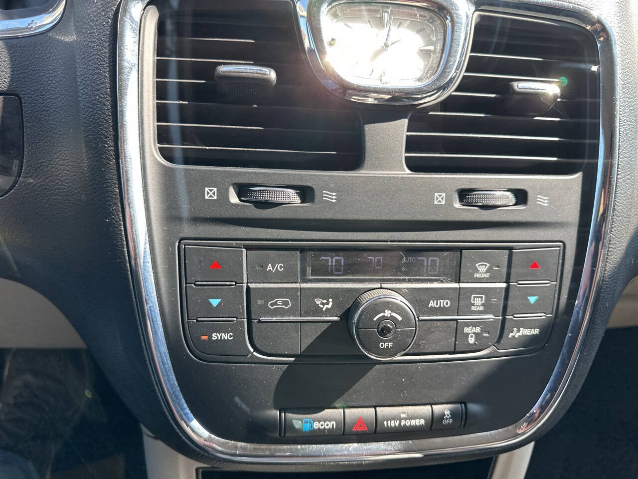 Used 2015 Chrysler Town & Country Touring FWD image 23