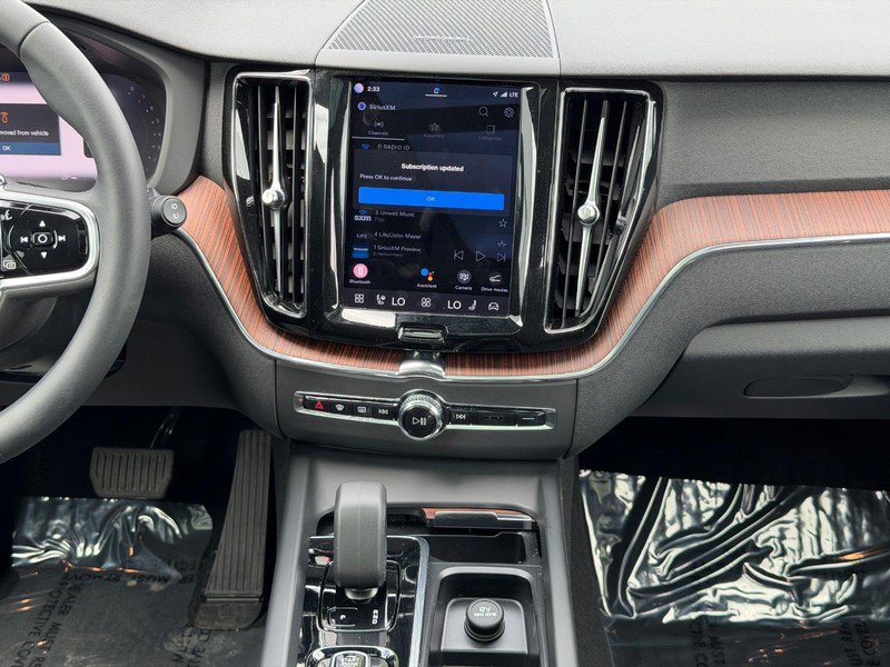 Certified 2023 Volvo XC60 B5 Plus w/ Climate Package AWD/4WD image 14