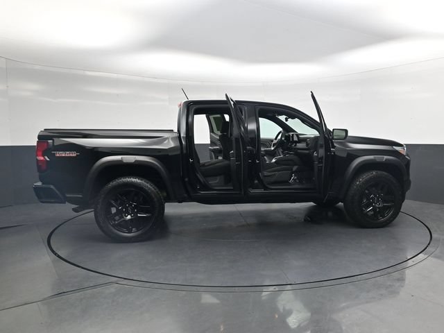 Used 2025 Chevrolet Colorado Trail Boss AWD/4WD image 39