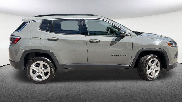 Used 2023 Jeep Compass Latitude w/ Sun and Sound Group AWD/4WD image 14