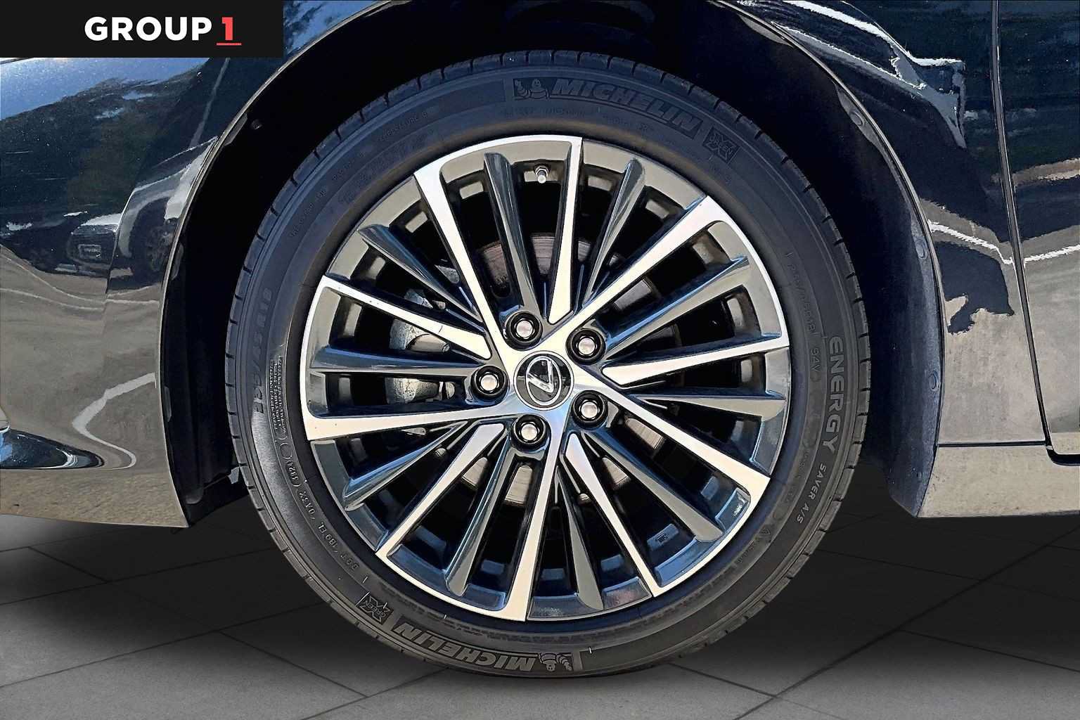 Used 2025 Lexus ES 350 w/ Premium Package FWD image 9