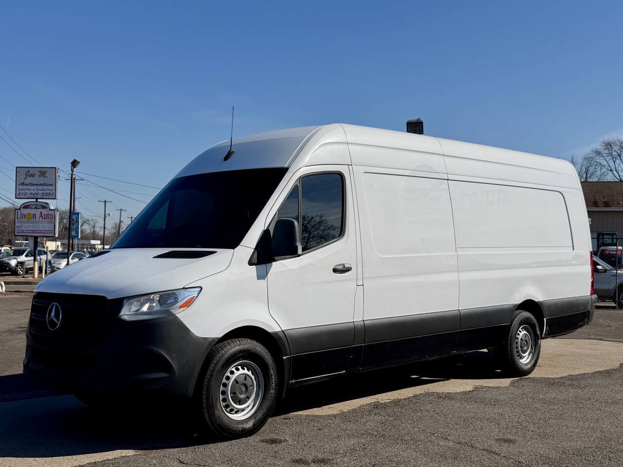 Used 2021 Mercedes-Benz Sprinter 2500 image 2