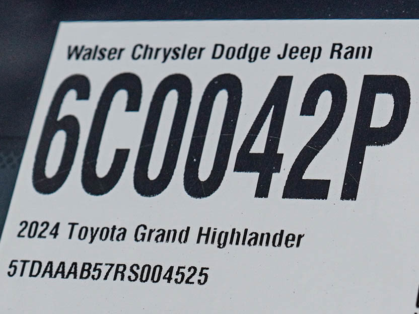 Used 2024 Toyota Grand Highlander AWD image 30