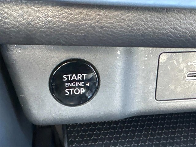 Used 2025 Nissan Rogue SV image 38