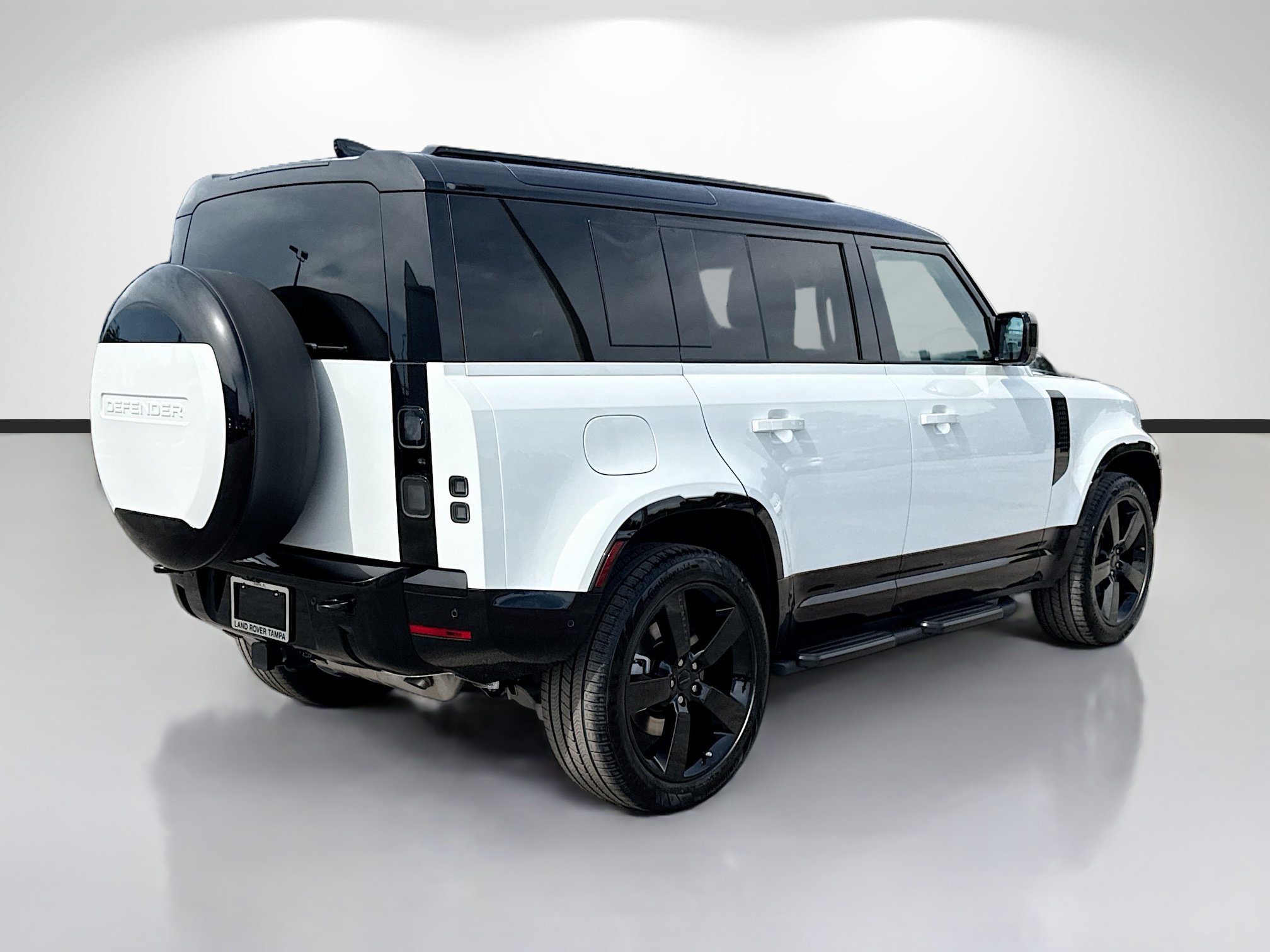 New 2026 Land Rover Defender 110 X-Dynamic SE AWD/4WD image 5