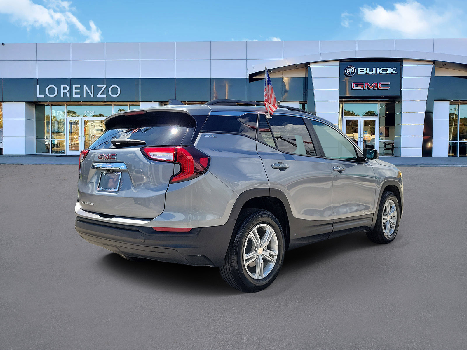 Used 2024 GMC Terrain SLE w/ Driver Convenience Package FWD image 5