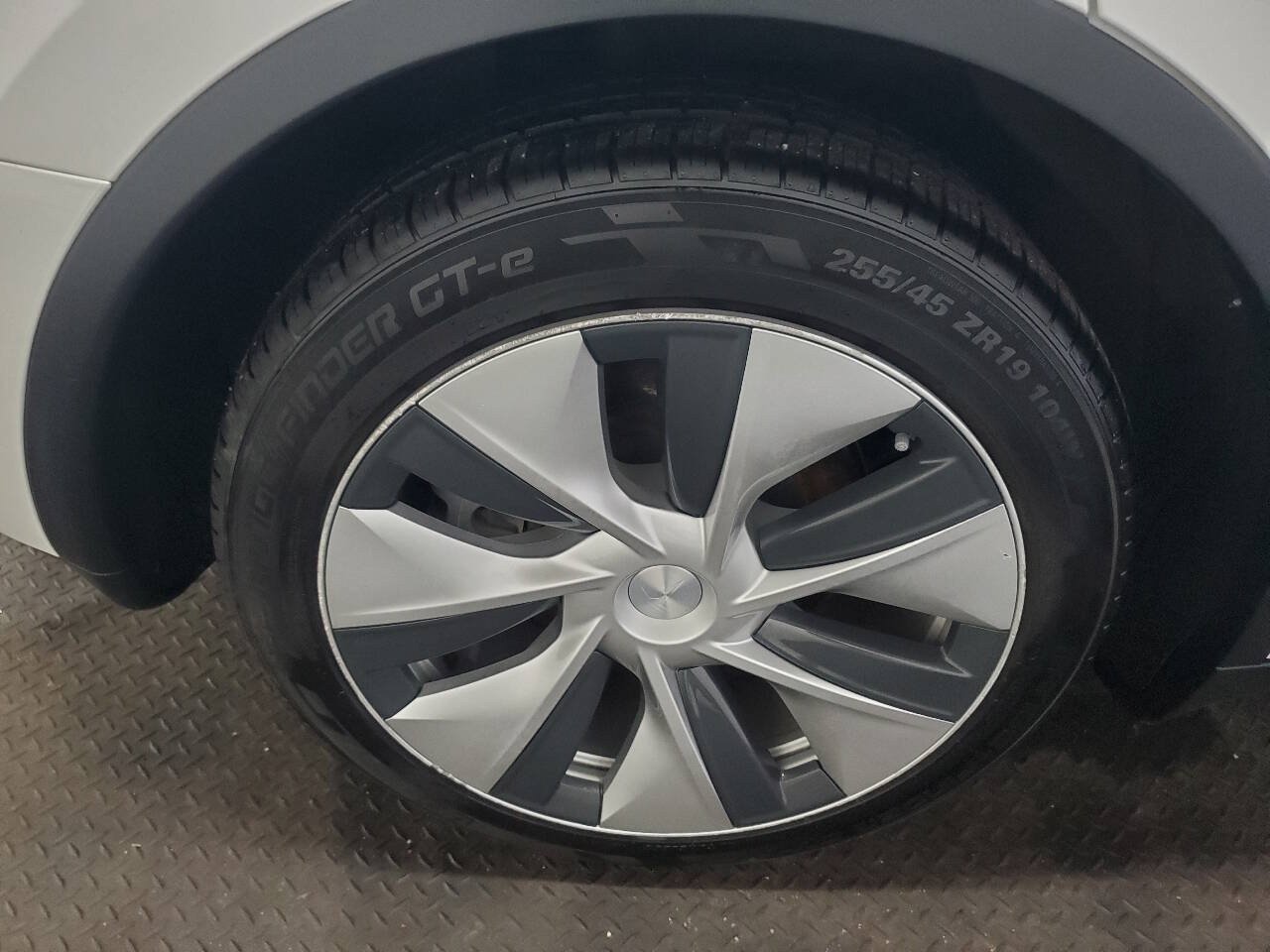 Used 2021 Tesla Model Y Long Range AWD/4WD image 19