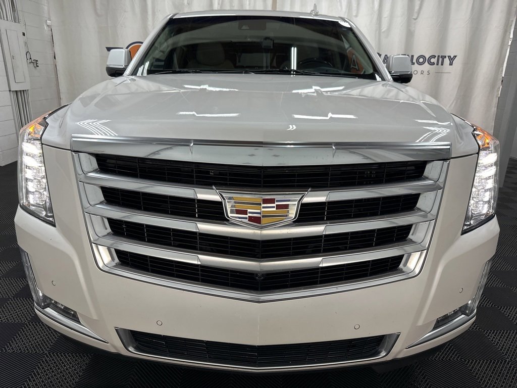 Used 2018 Cadillac Escalade Luxury image 4