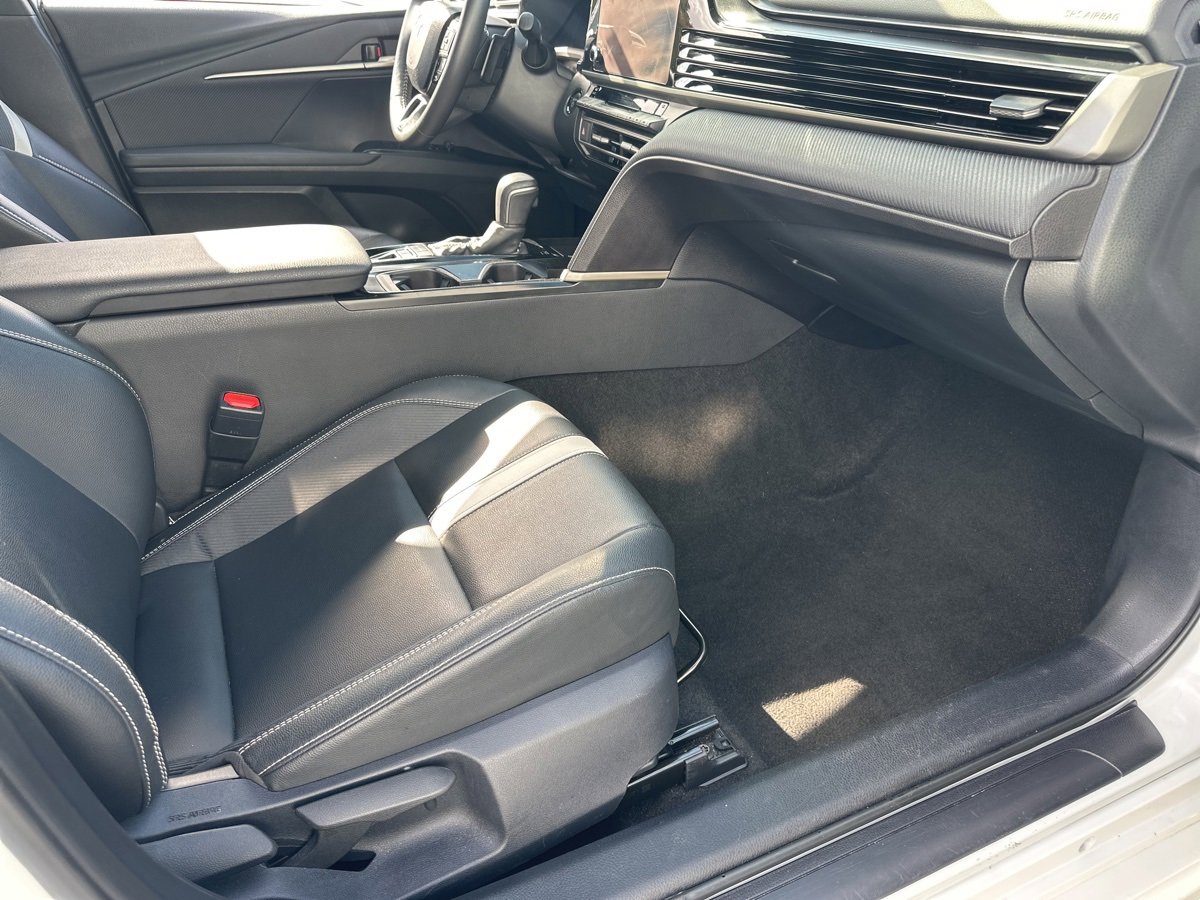 Used 2025 Toyota Camry SE image 27