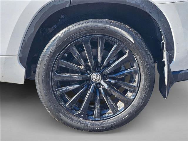 Used 2023 Toyota Highlander XSE image 4