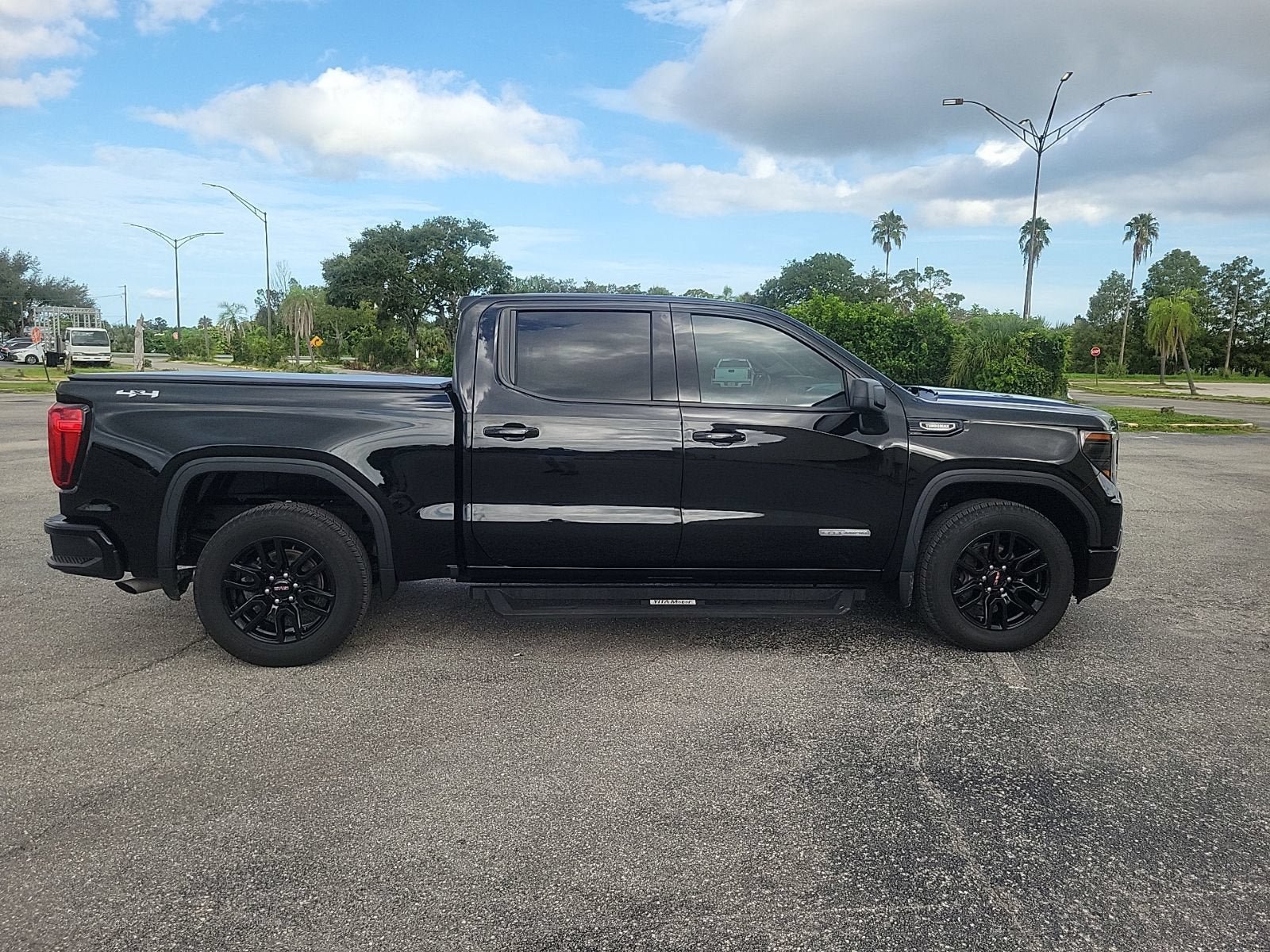 Used 2025 GMC Sierra 1500 Elevation AWD/4WD image 4