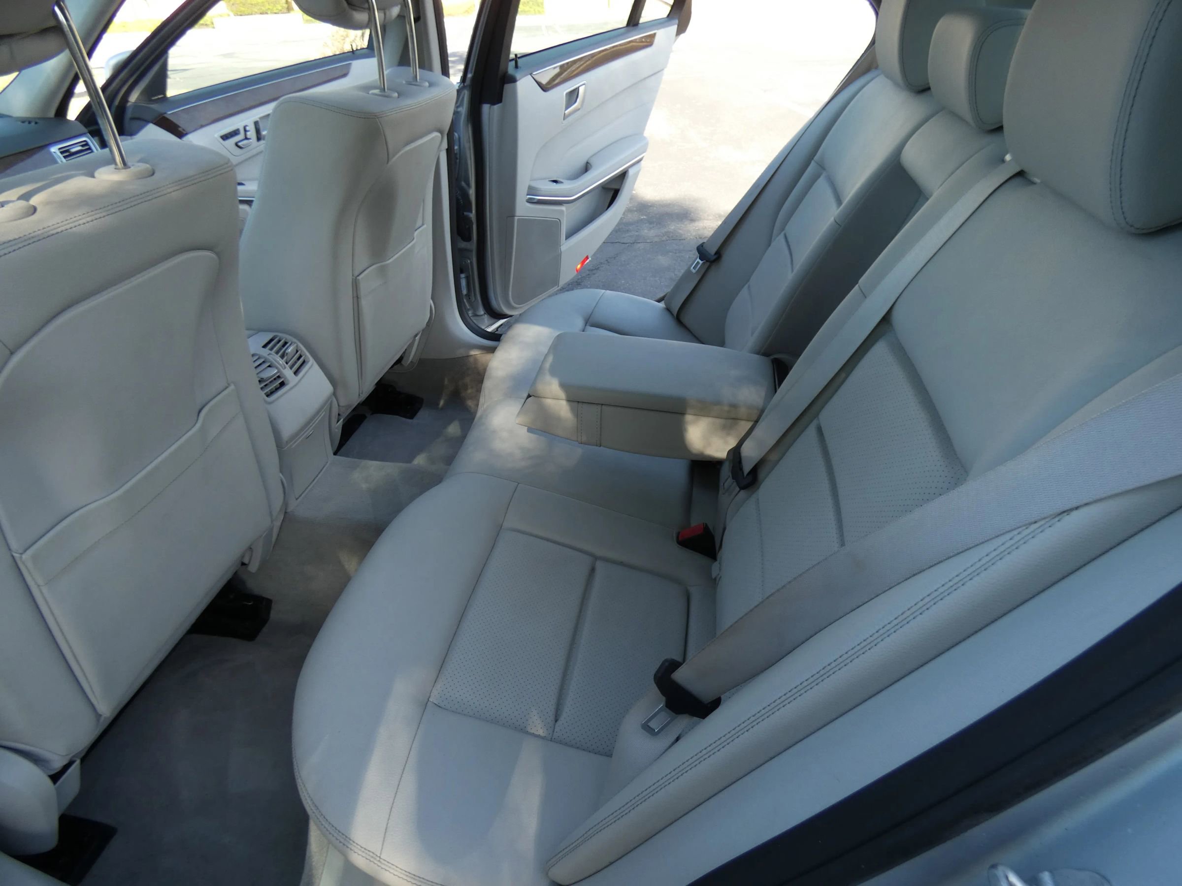 Used 2016 Mercedes-Benz E 350 Sedan w/ Premium Package image 39