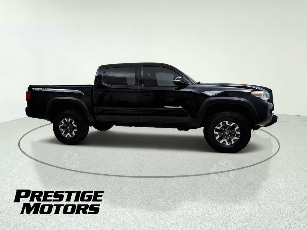 Used 2018 Toyota Tacoma TRD Off-Road w/ Technology Package AWD/4WD image 9