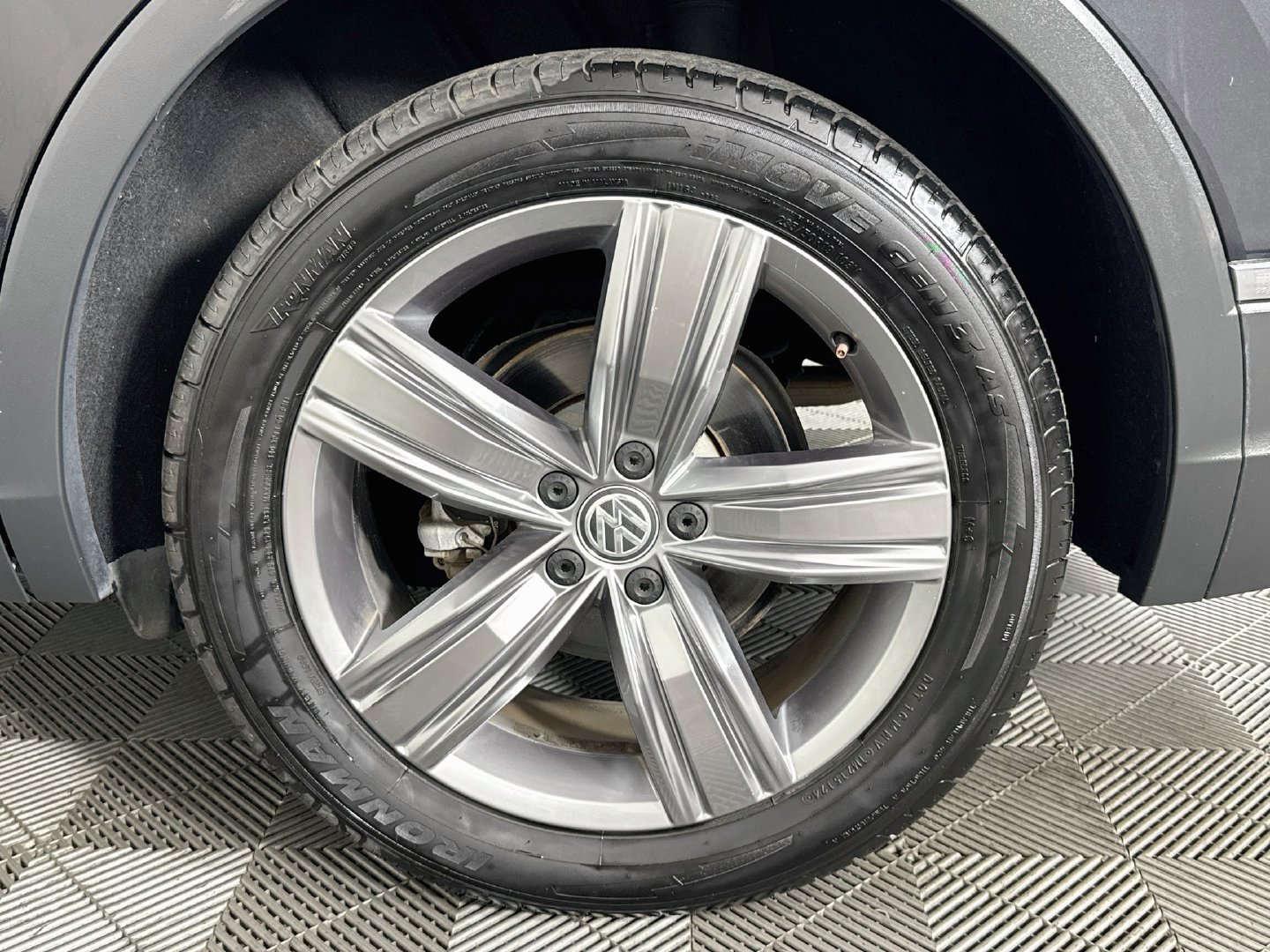 Used 2021 Volkswagen Tiguan SEL FWD image 34