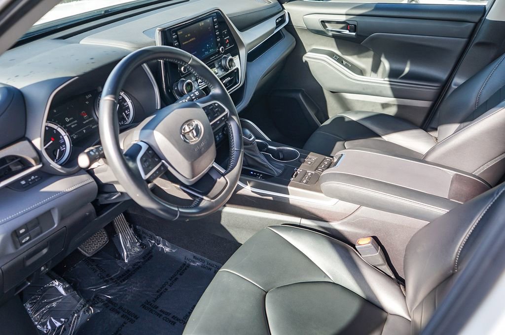 Used 2022 Toyota Highlander XLE image 20
