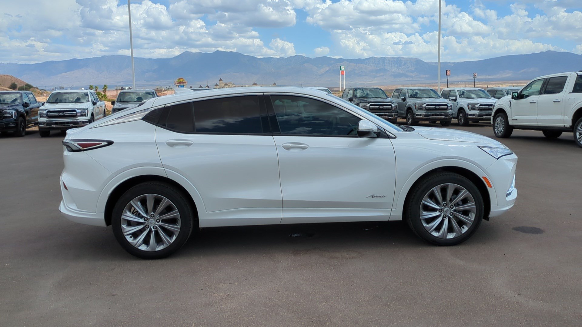 Used 2025 Buick Envista Avenir FWD image 2