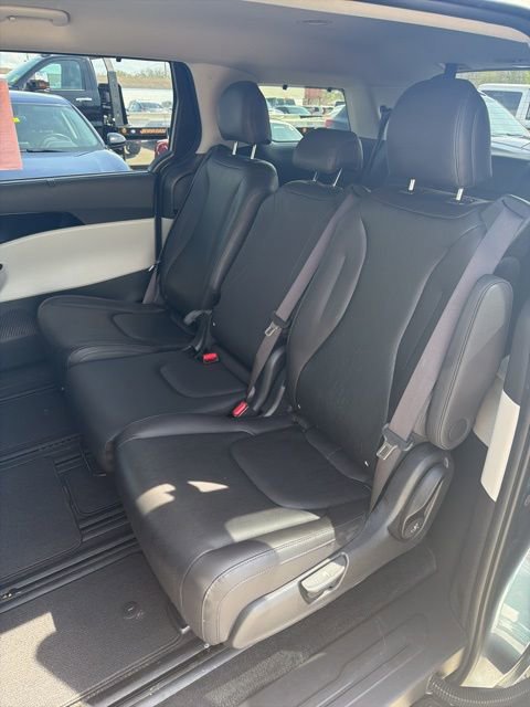 Used 2023 Kia Carnival EX image 26