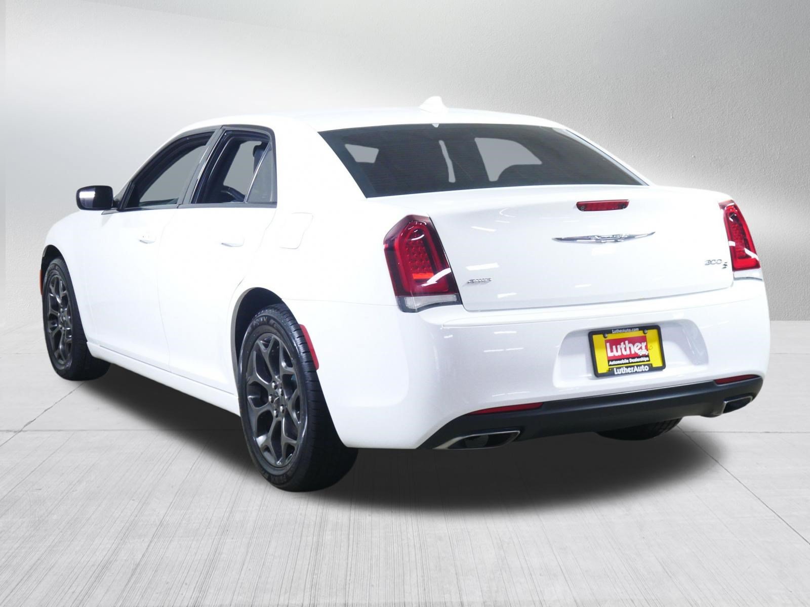 Used 2018 Chrysler 300 S AWD/4WD image 5