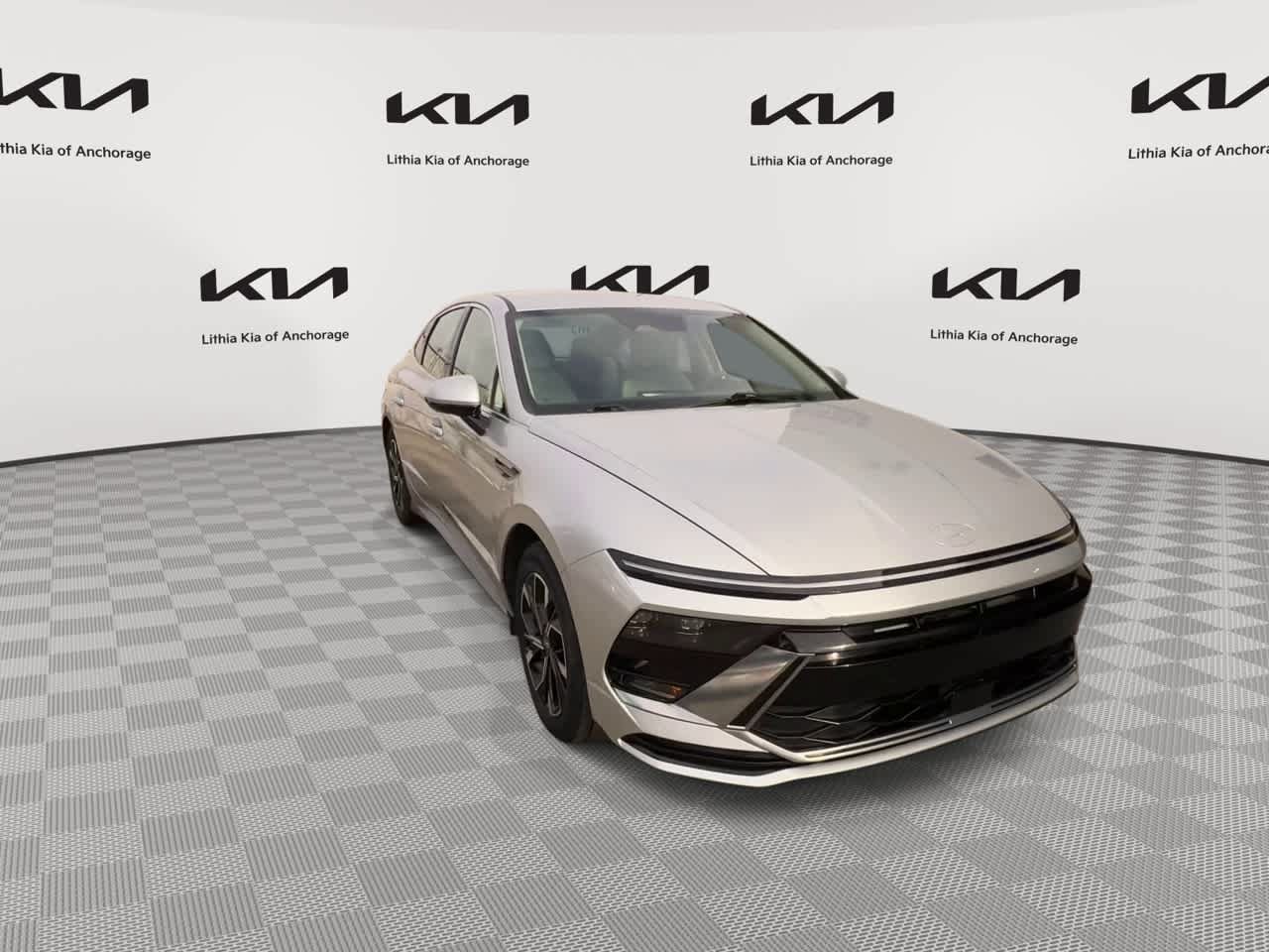Used 2025 Hyundai Sonata SEL FWD image 2
