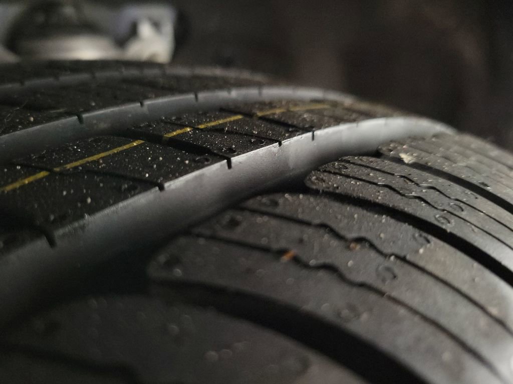 Used 2021 Ford Explorer XLT image 12