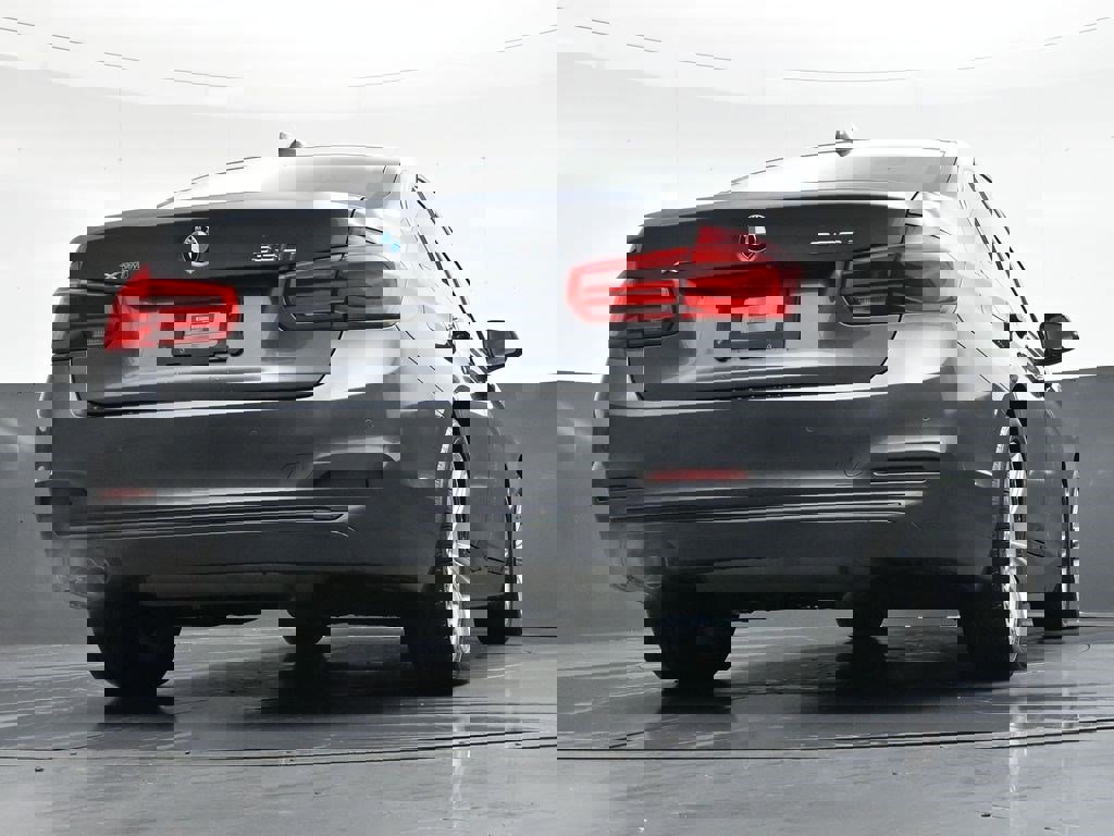 Used 2018 BMW 330i xDrive Sedan w/ Convenience Package image 32