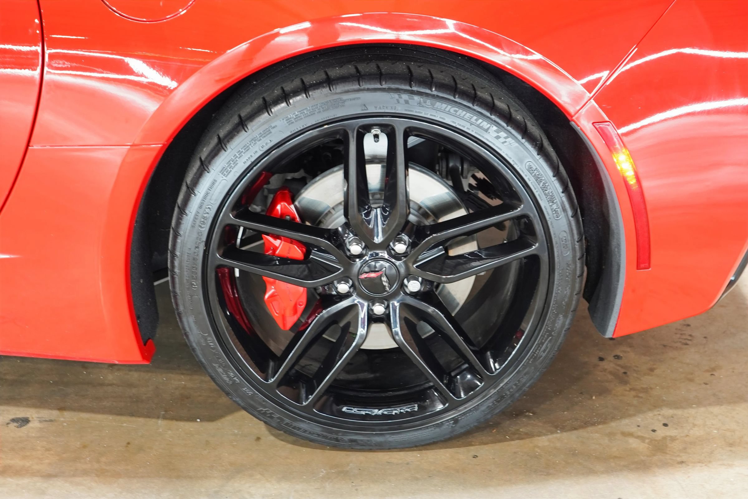 Used 2019 Chevrolet Corvette Stingray Coupe w/ Carbon Flash Badge Package RWD image 58