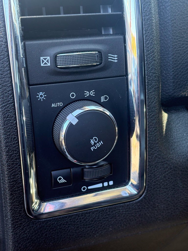 Used 2015 RAM 2500 Laramie AWD/4WD image 10