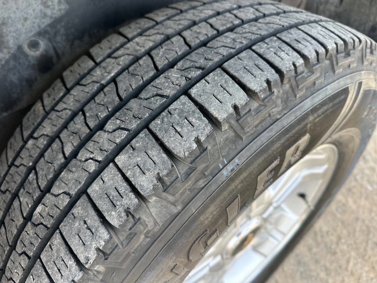 Used 2009 Chevrolet Suburban LT w/ Luxury Package image 12