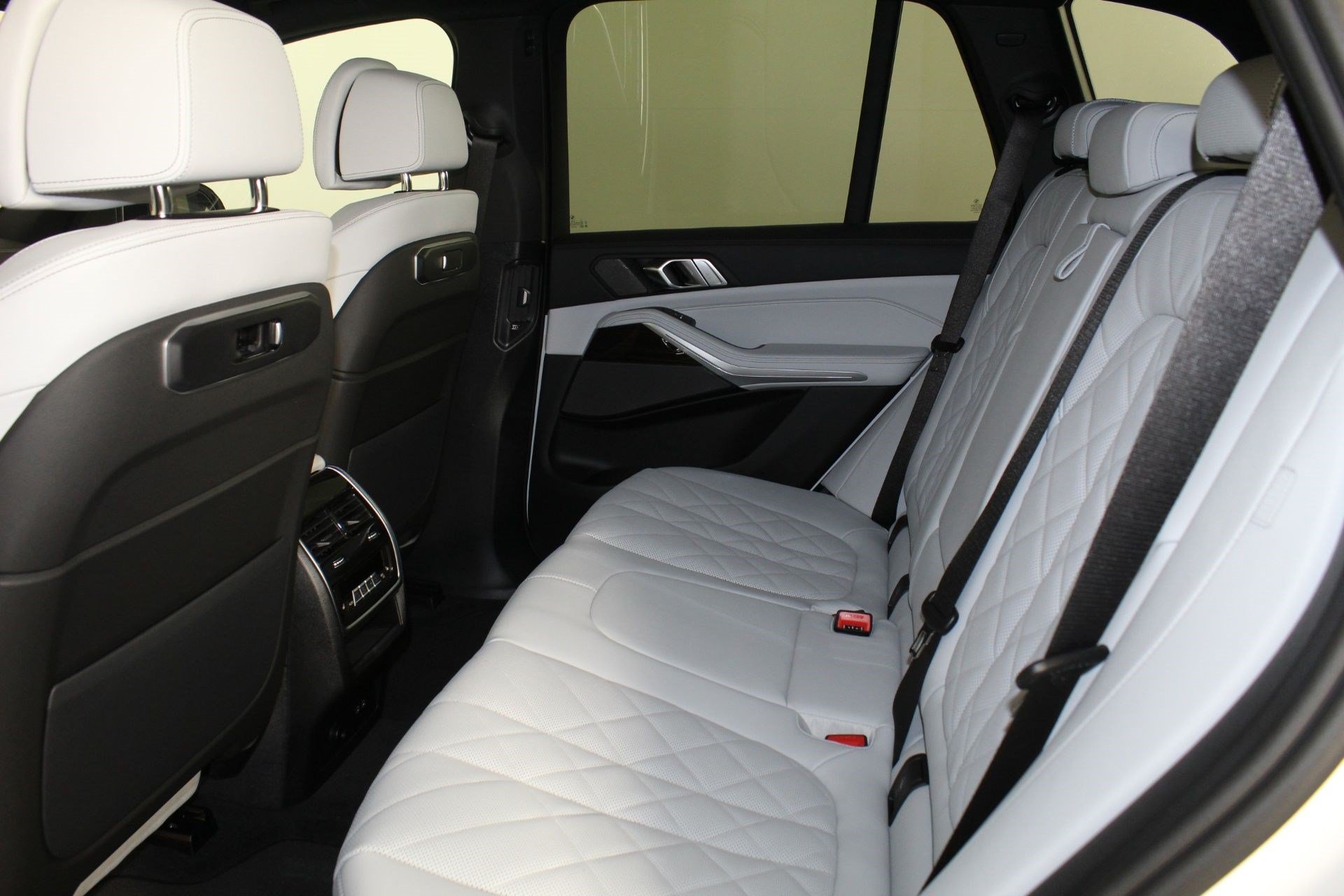 Used 2026 BMW X5 xDrive40i w/ M Sport Package AWD/4WD image 22