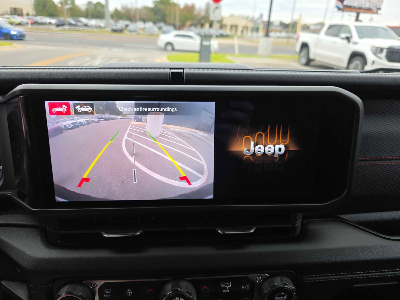 Used 2024 Jeep Wrangler Unlimited Rubicon w/ Technology Group image 11