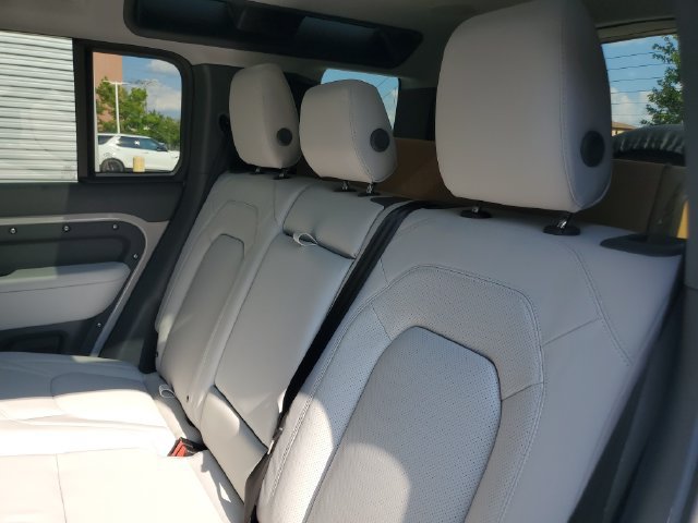 New 2026 Land Rover Defender 110 X-Dynamic SE AWD/4WD image 10