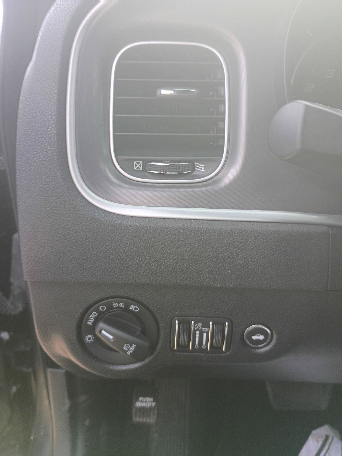 Used 2022 Dodge Charger SXT AWD/4WD image 10