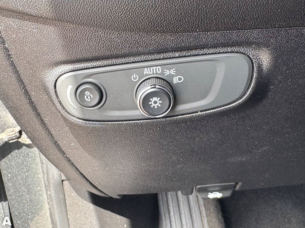 Used 2019 Chevrolet Equinox LT FWD image 27