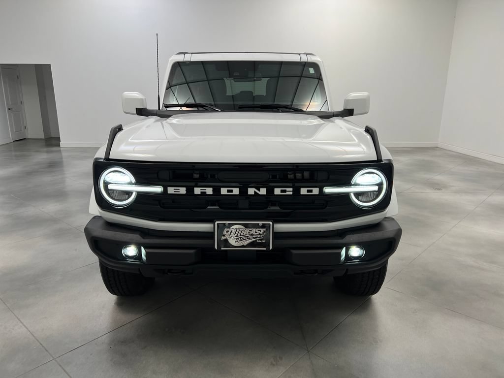 Used 2025 Ford Bronco Outer Banks AWD/4WD image 3