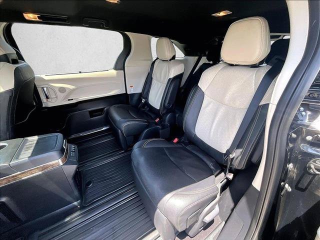 Used 2025 Toyota Sienna Platinum AWD/4WD image 25