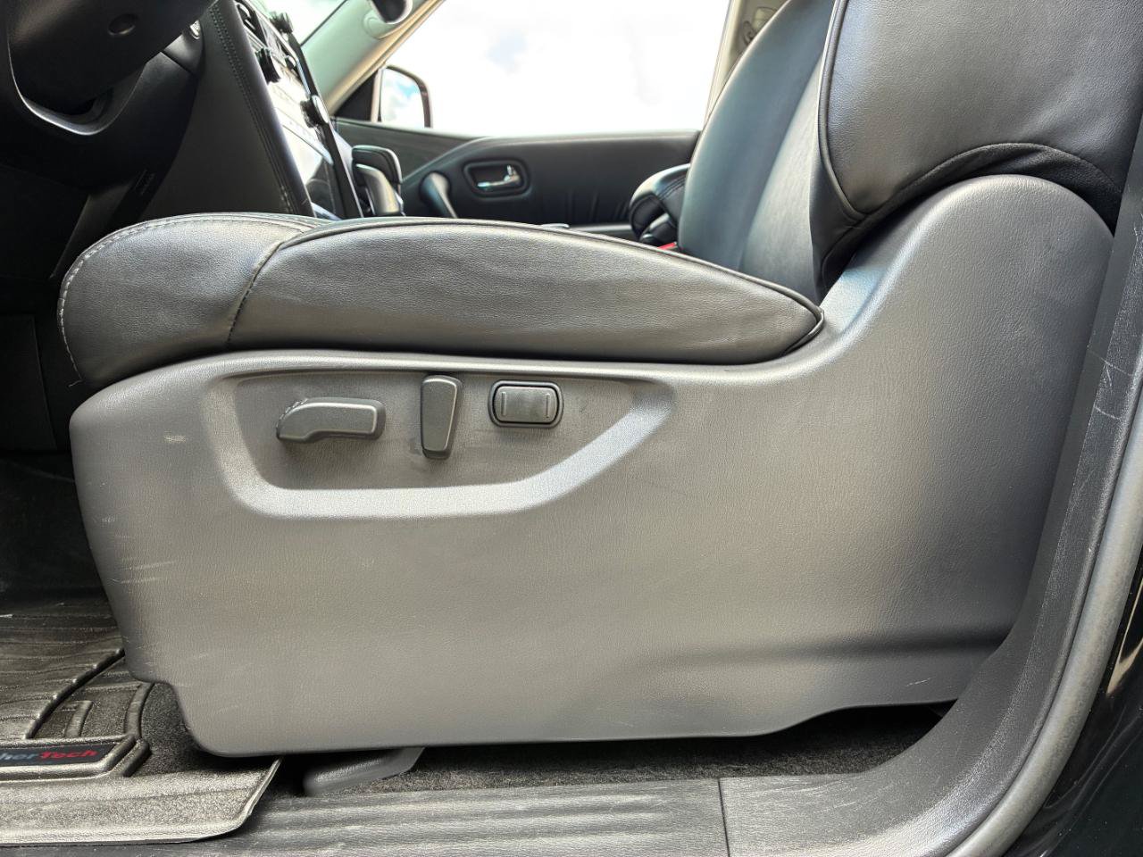 Used 2023 Nissan Armada SV AWD/4WD image 12