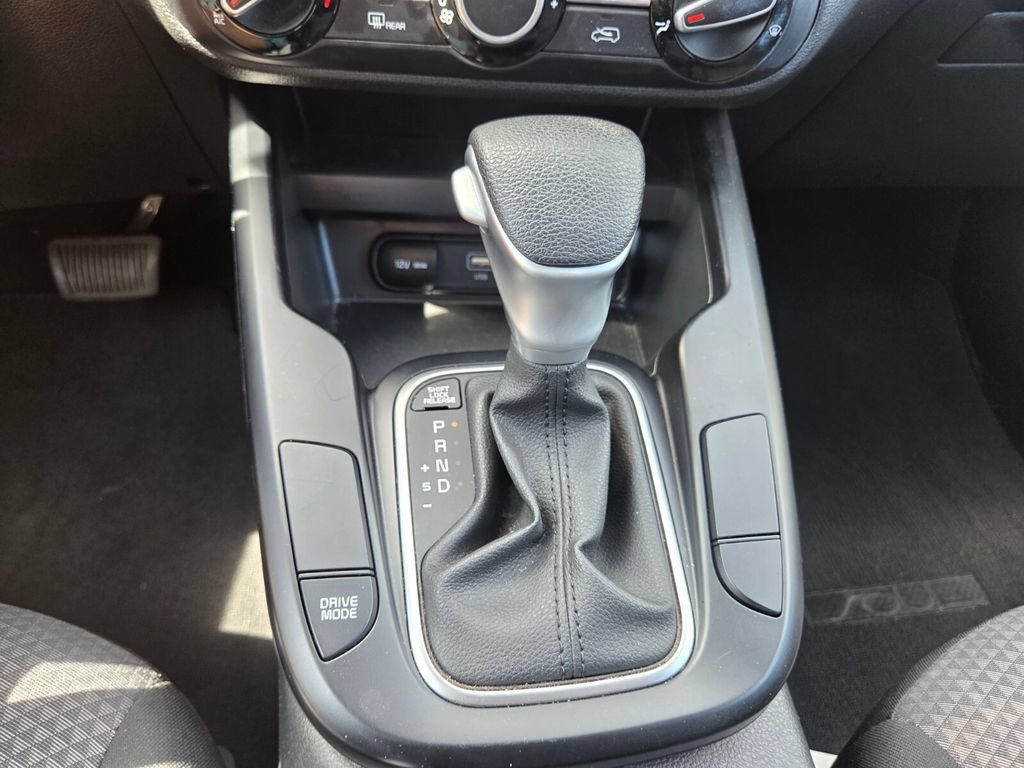 Used 2025 Kia Soul LX w/ LX Technology Package FWD image 18