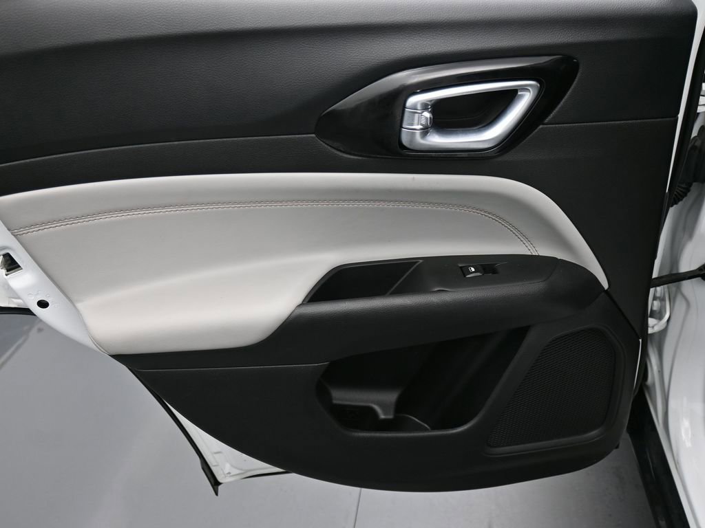 Certified 2022 Jeep Compass Limited image 11