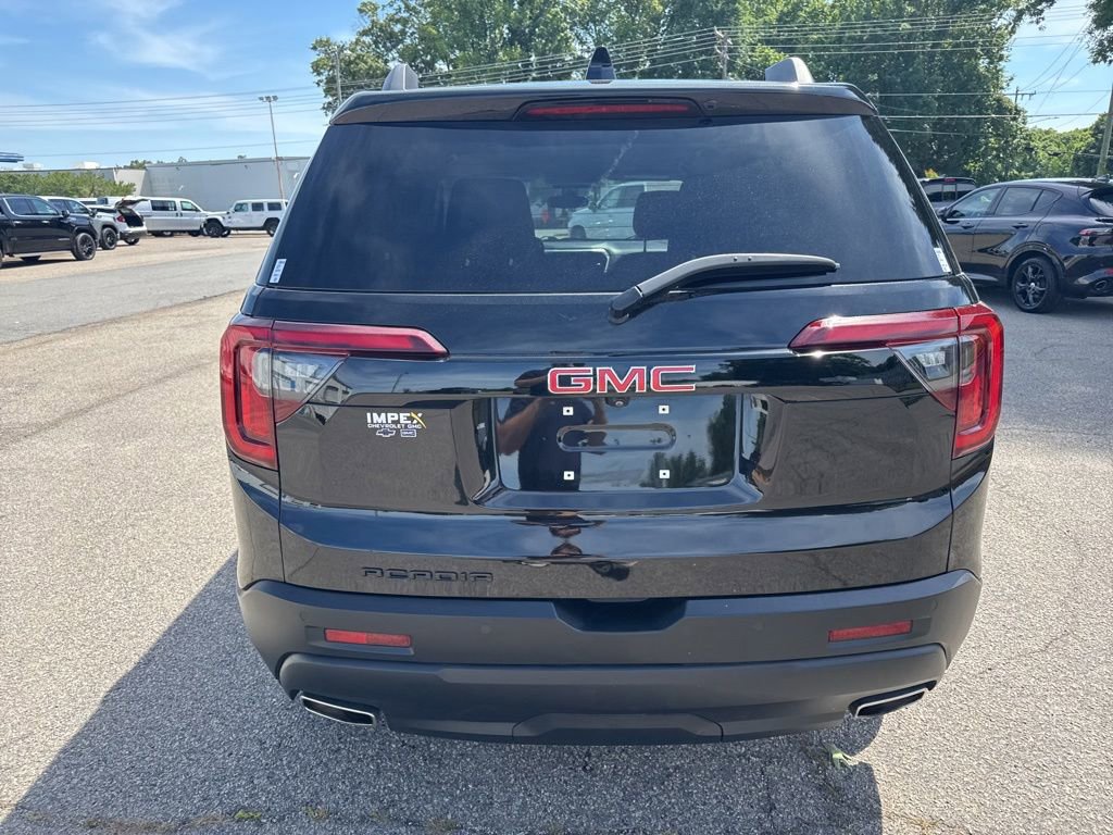 Used 2023 GMC Acadia SLE w/ Driver Convenience Package FWD image 4