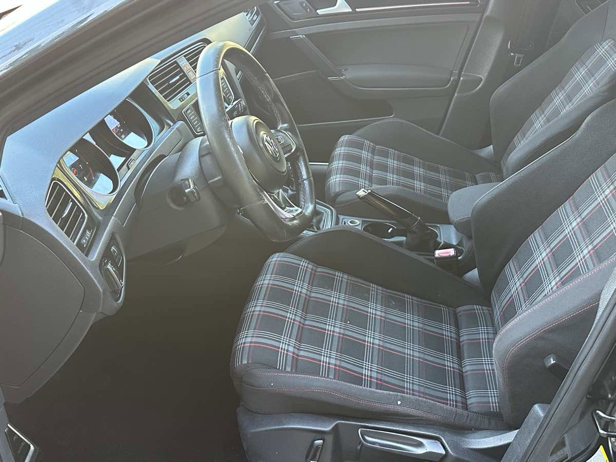 Used 2015 Volkswagen GTI SE FWD image 20