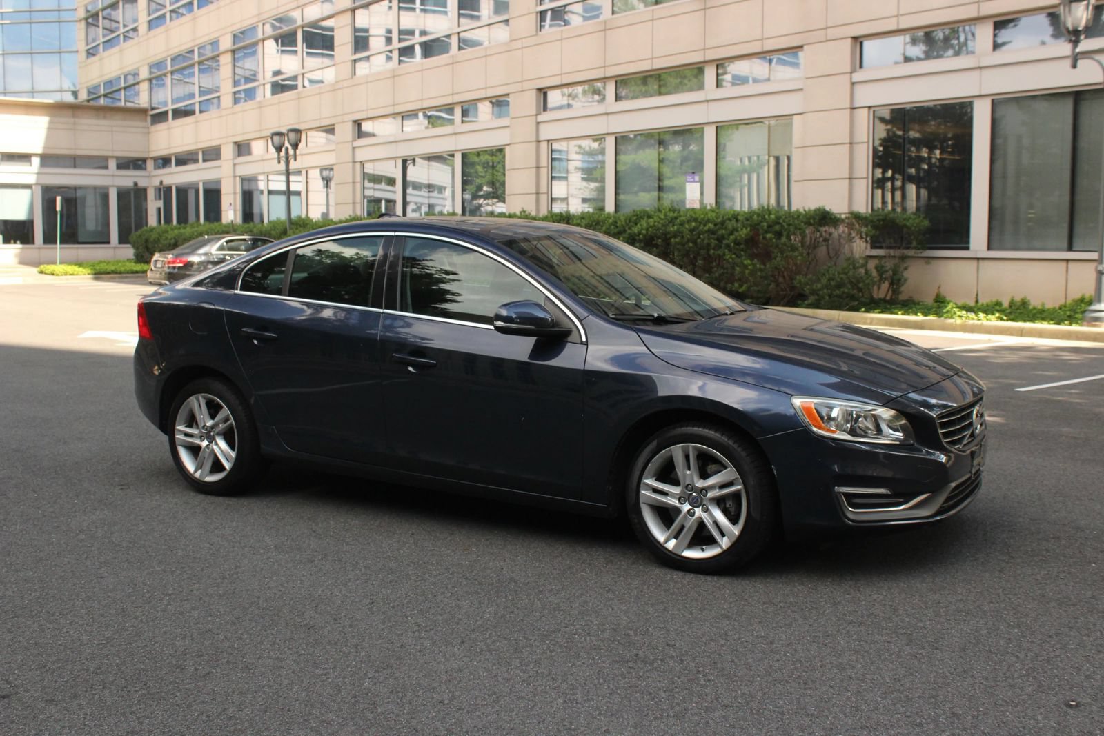 Used 2014 Volvo S60 T5 FWD image 2