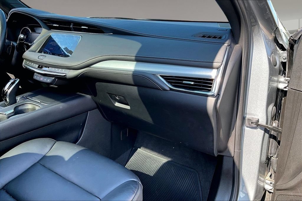 Used 2023 Cadillac XT4 Premium Luxury w/ Cold Weather Package AWD/4WD image 16