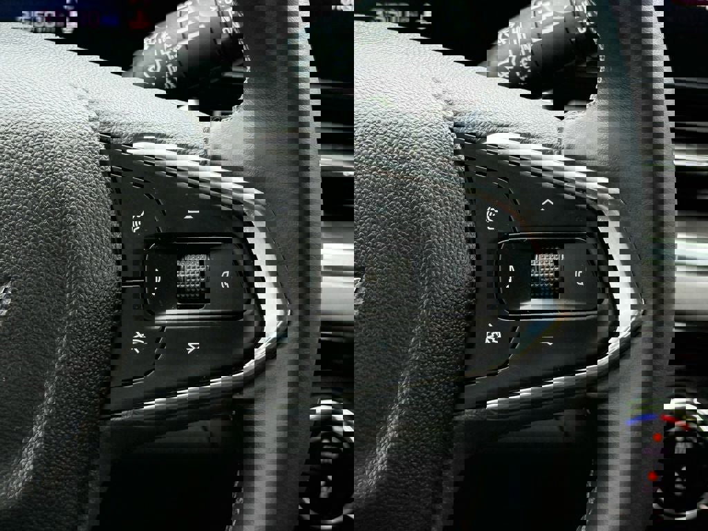 Used 2024 Chevrolet Trax ACTIV w/ Sunroof Package image 21