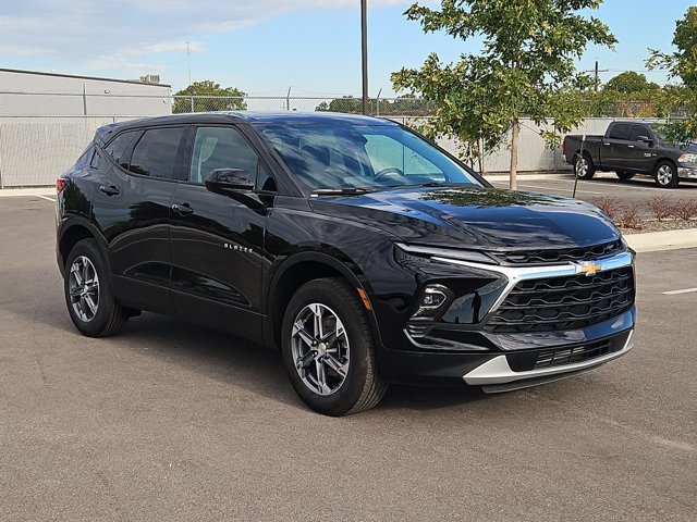 Used 2026 Chevrolet Blazer LT FWD image 3
