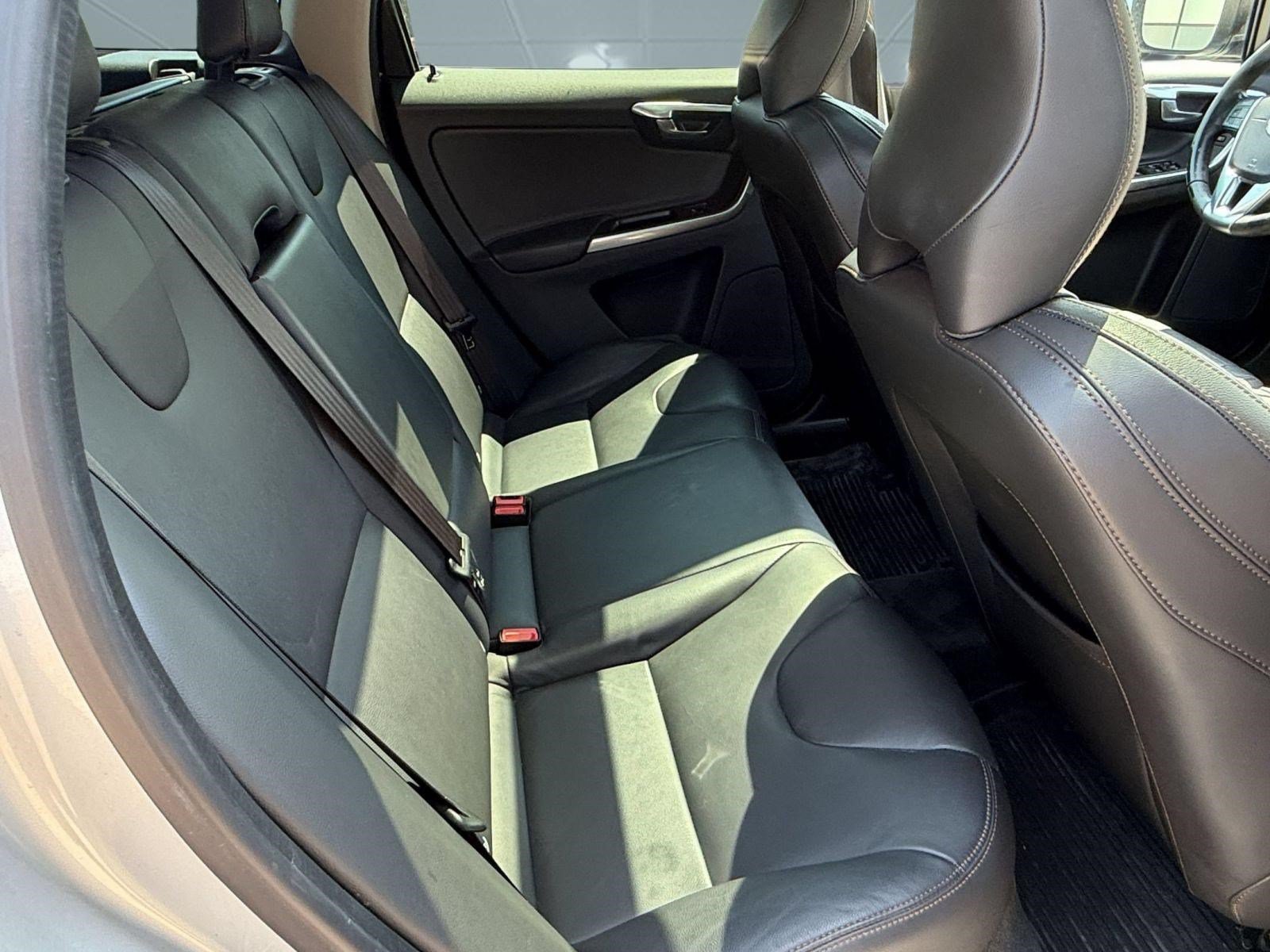 Used 2017 Volvo XC60 T5 Dynamic w/ Preferred Option Package FWD image 30