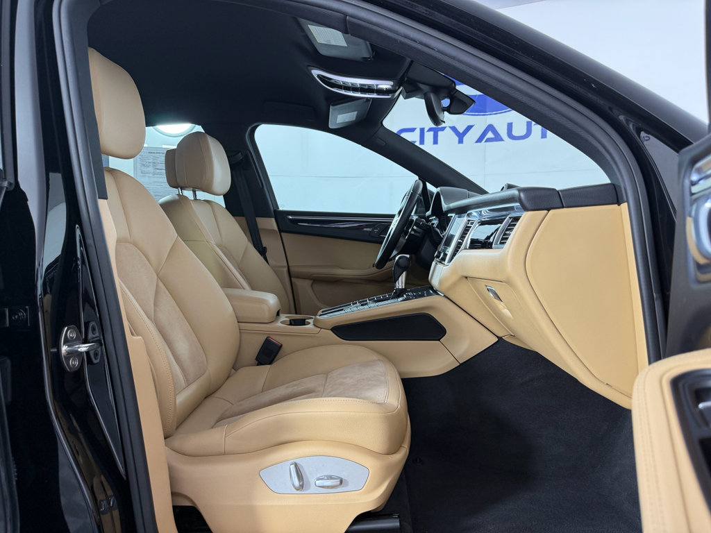 Used 2018 Porsche Macan Base (PDK) image 10