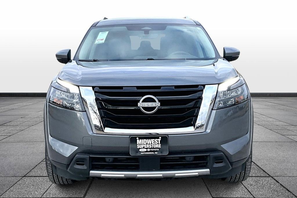 Used 2025 Nissan Pathfinder SL image 3